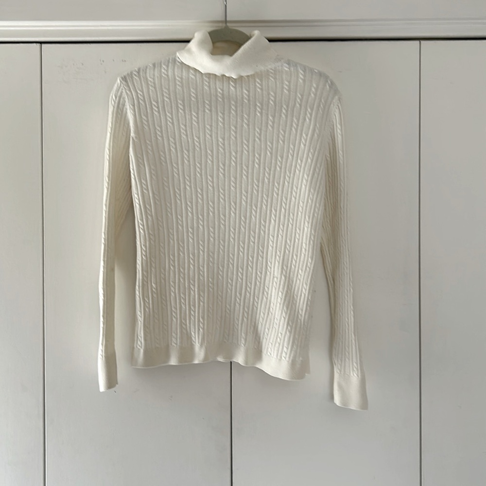 Cozy ivory Talbots cable knit turtleneck sweater size M